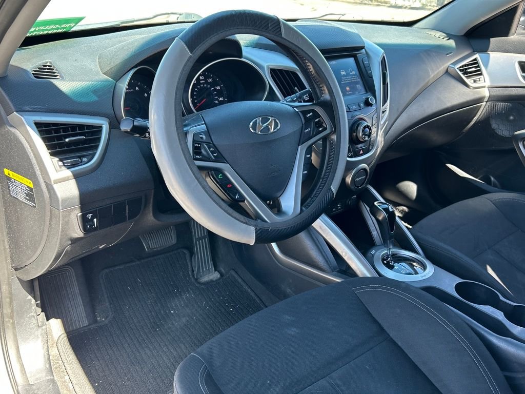 Used 2017 Hyundai Veloster image 7