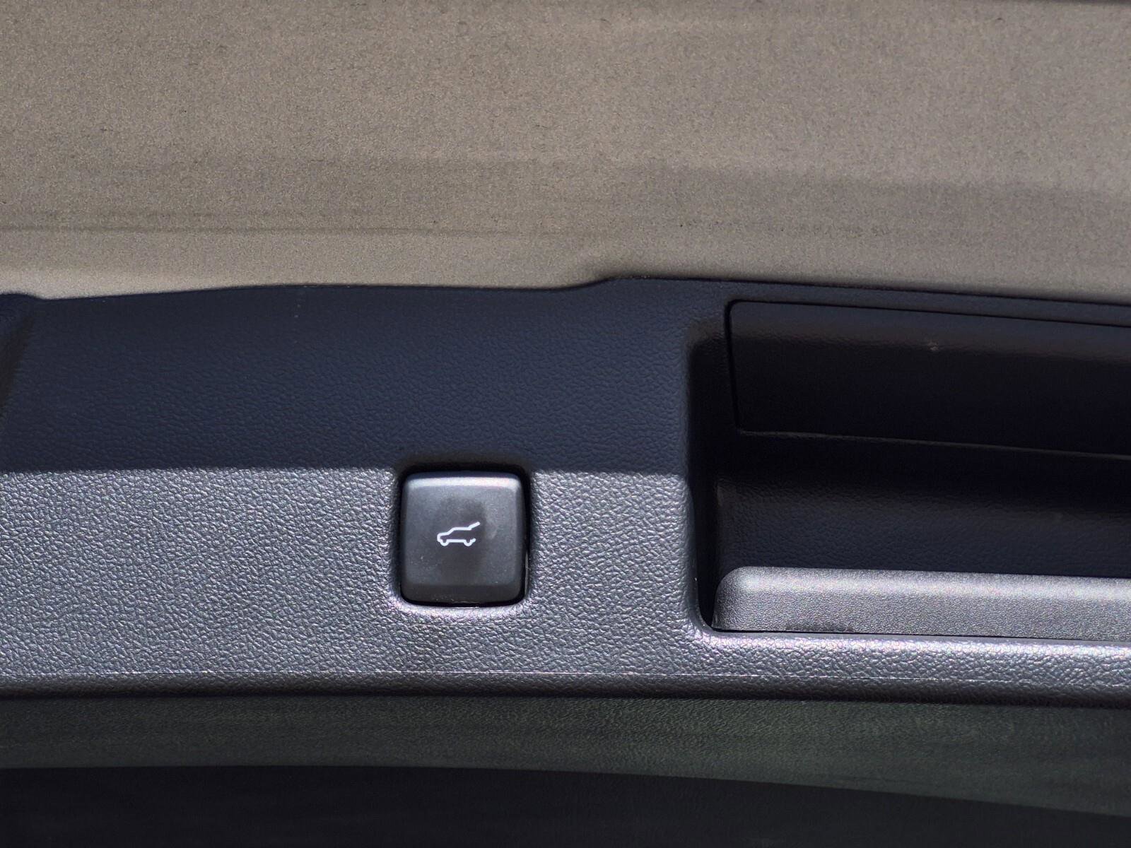 Used 2024 Ford Escape Platinum image 9