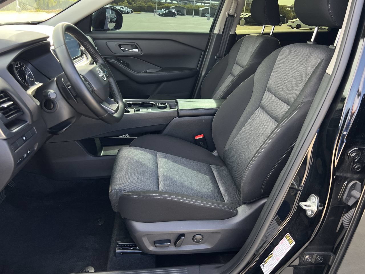 Certified 2025 Nissan Rogue SV AWD/4WD image 9