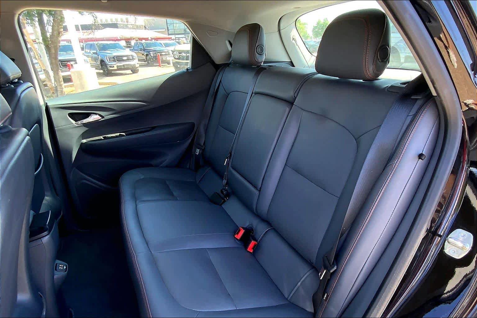 Used 2019 Chevrolet Bolt Premier w/ Infotainment Package FWD image 19