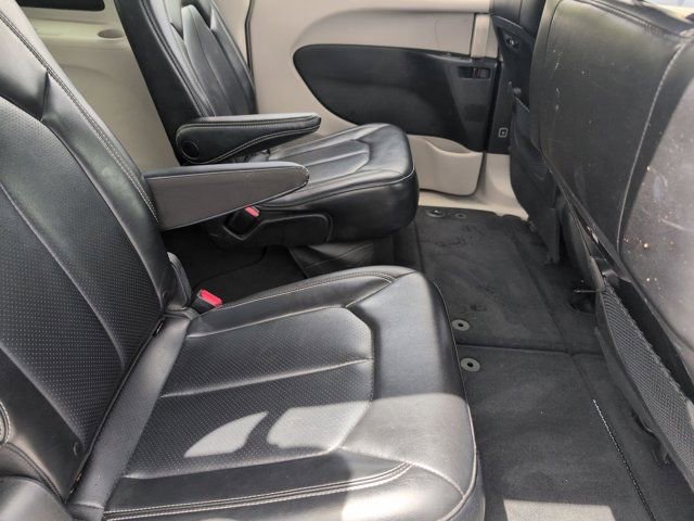 Used 2023 Chrysler Pacifica Touring-L image 29