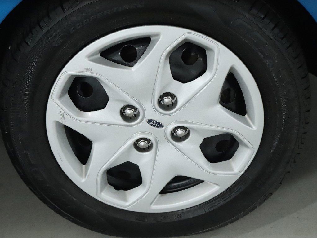 Used 2013 Ford Fiesta SE image 10