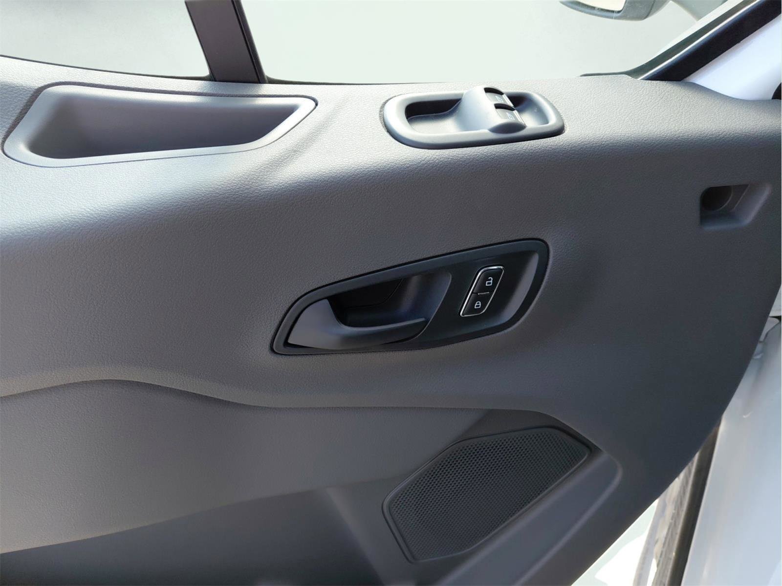 New 2025 Ford Transit 250 148 Medium Roof RWD image 30