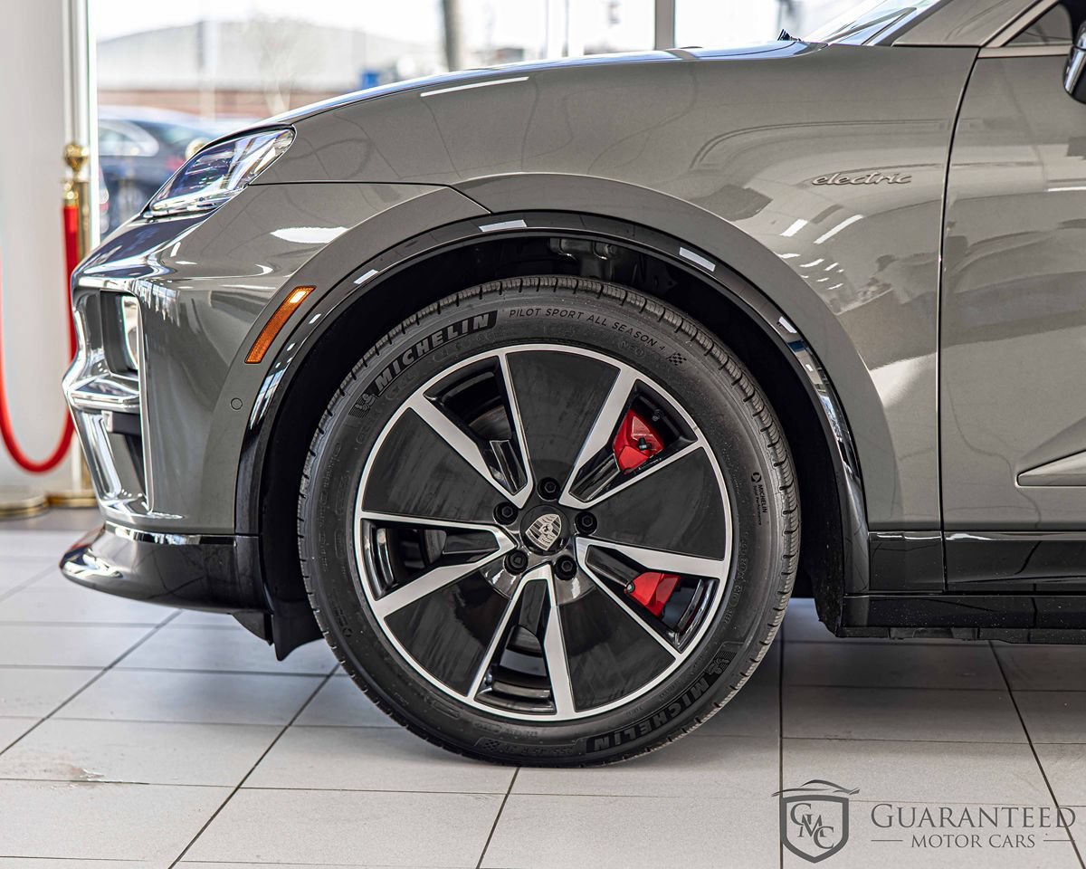 Used 2025 Porsche Macan Turbo Electric AWD/4WD image 8