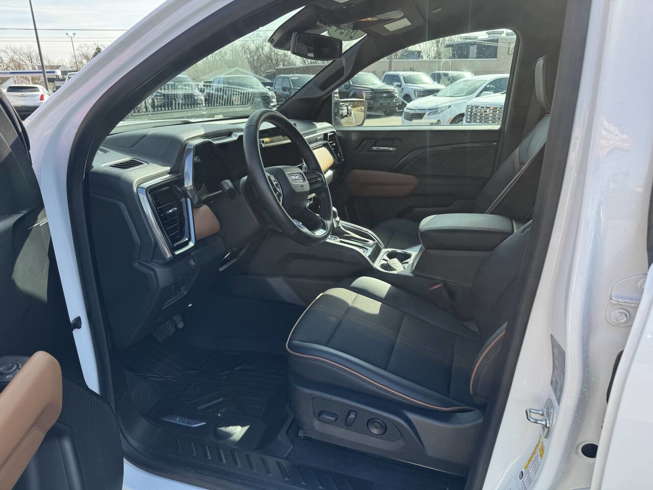 Used 2024 GMC Canyon AT4 w/ Technology Package AWD/4WD image 10