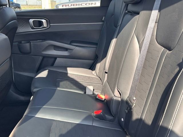 Used 2025 Kia Sorento S image 42