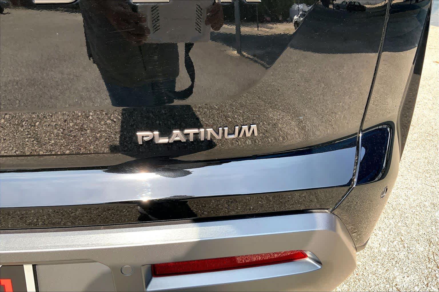 Used 2026 Nissan Pathfinder Platinum FWD image 9
