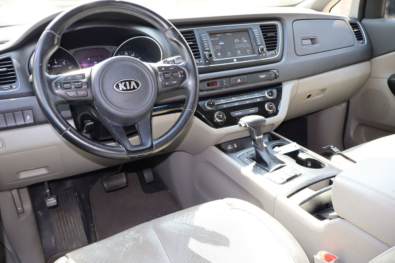 Used 2018 Kia Sedona LX w/ LX Essentials Premium Package FWD image 4