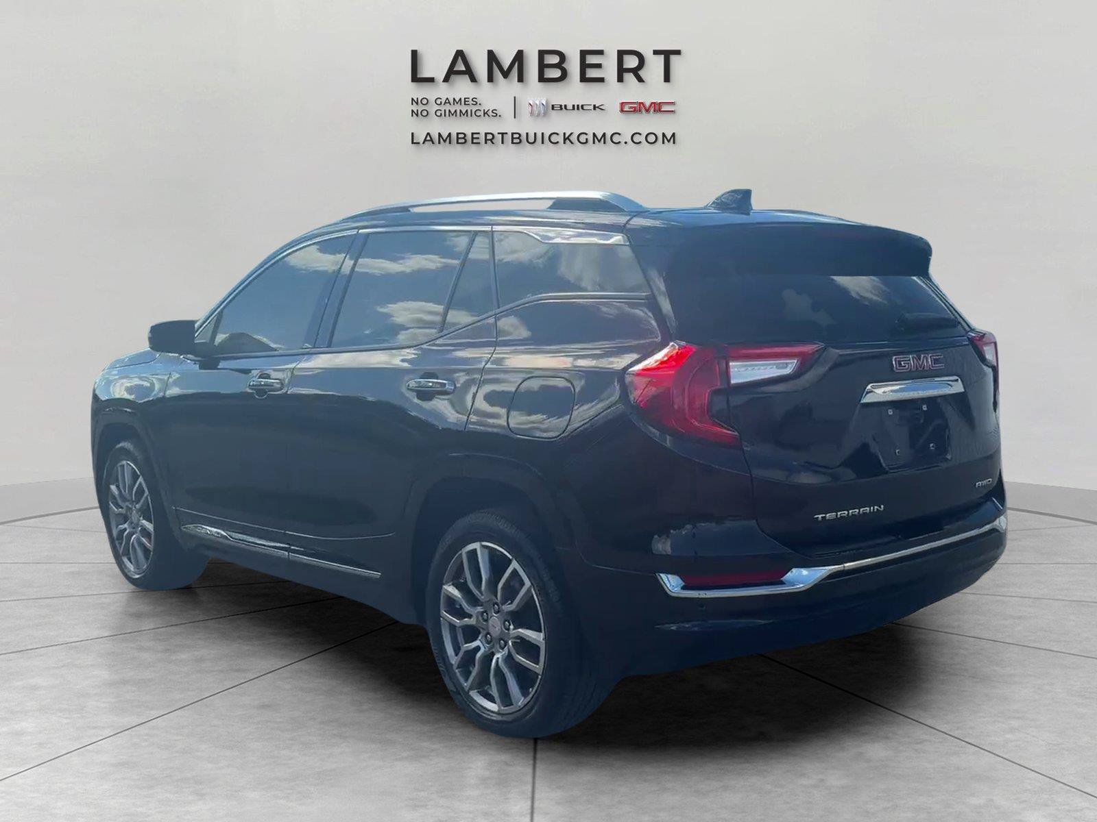 Used 2024 GMC Terrain Denali AWD/4WD image 3