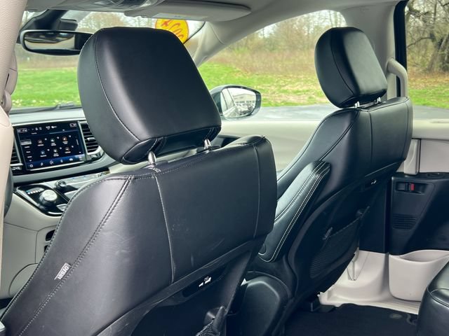 Used 2024 Chrysler Pacifica Touring-L FWD image 36