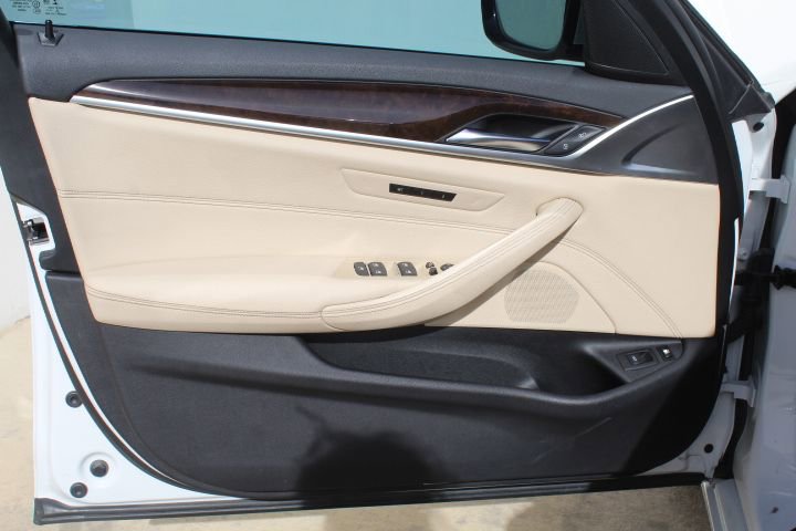 Used 2020 BMW 530e xDrive w/ Premium Package image 13