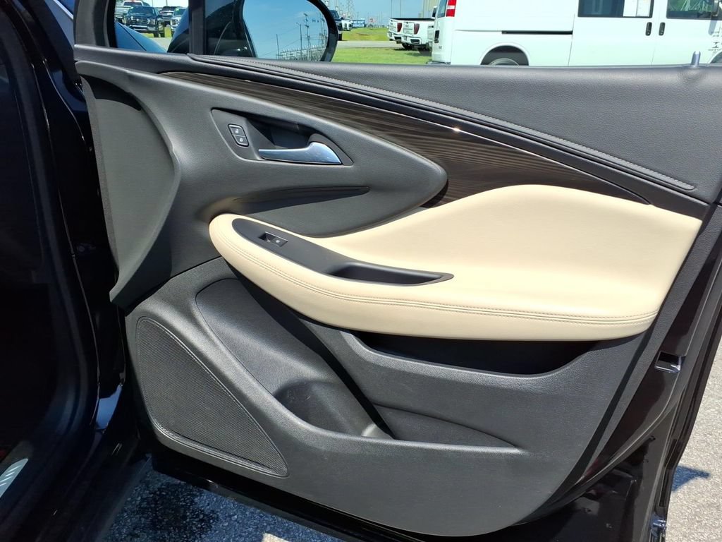 Used 2020 Buick Envision Essence w/ Experience Buick Package FWD image 11