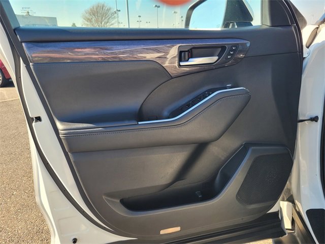 Used 2021 Toyota Highlander Limited image 18