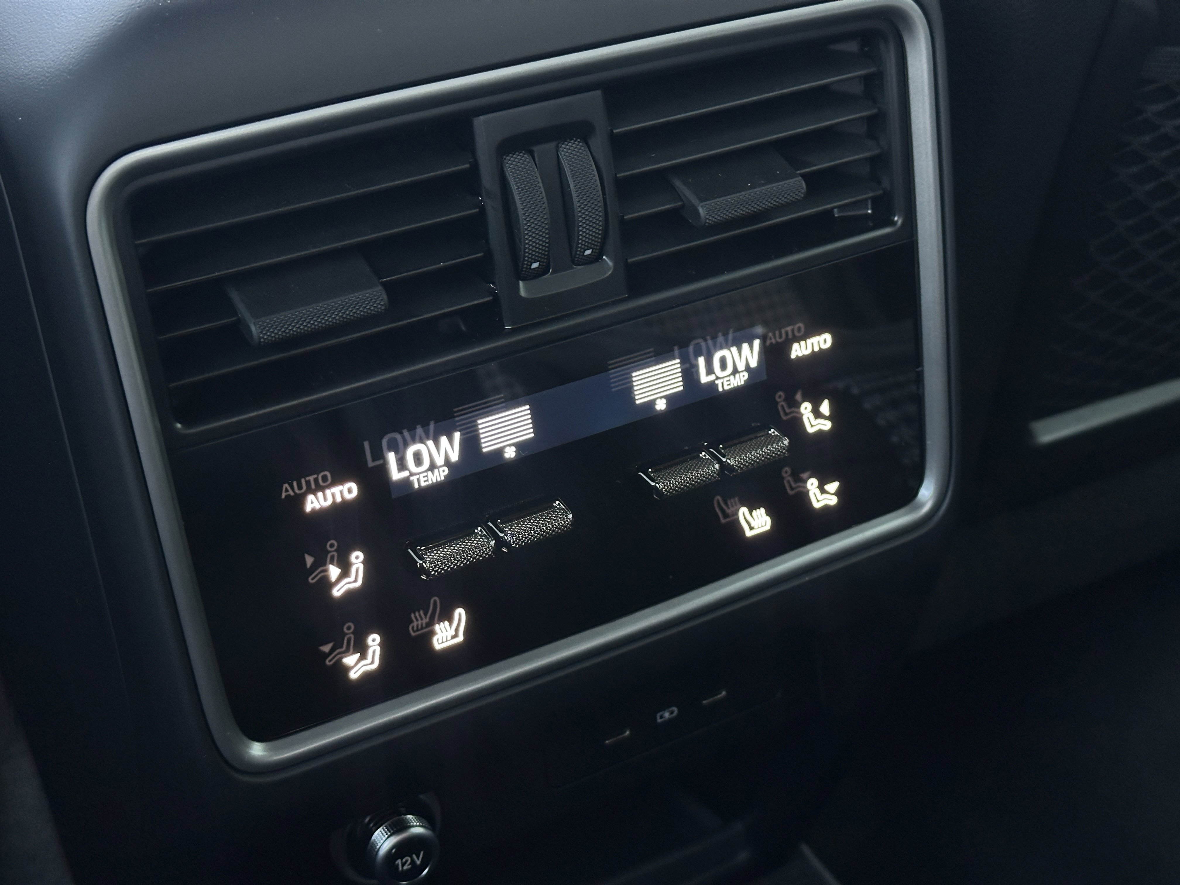 New 2025 Porsche Cayenne Turbo image 24