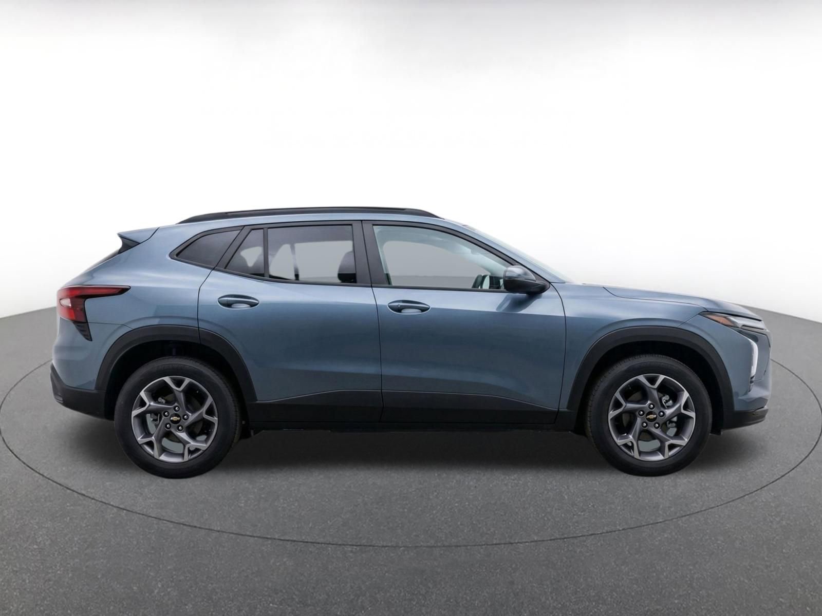 Used 2025 Chevrolet Trax LT FWD image 10
