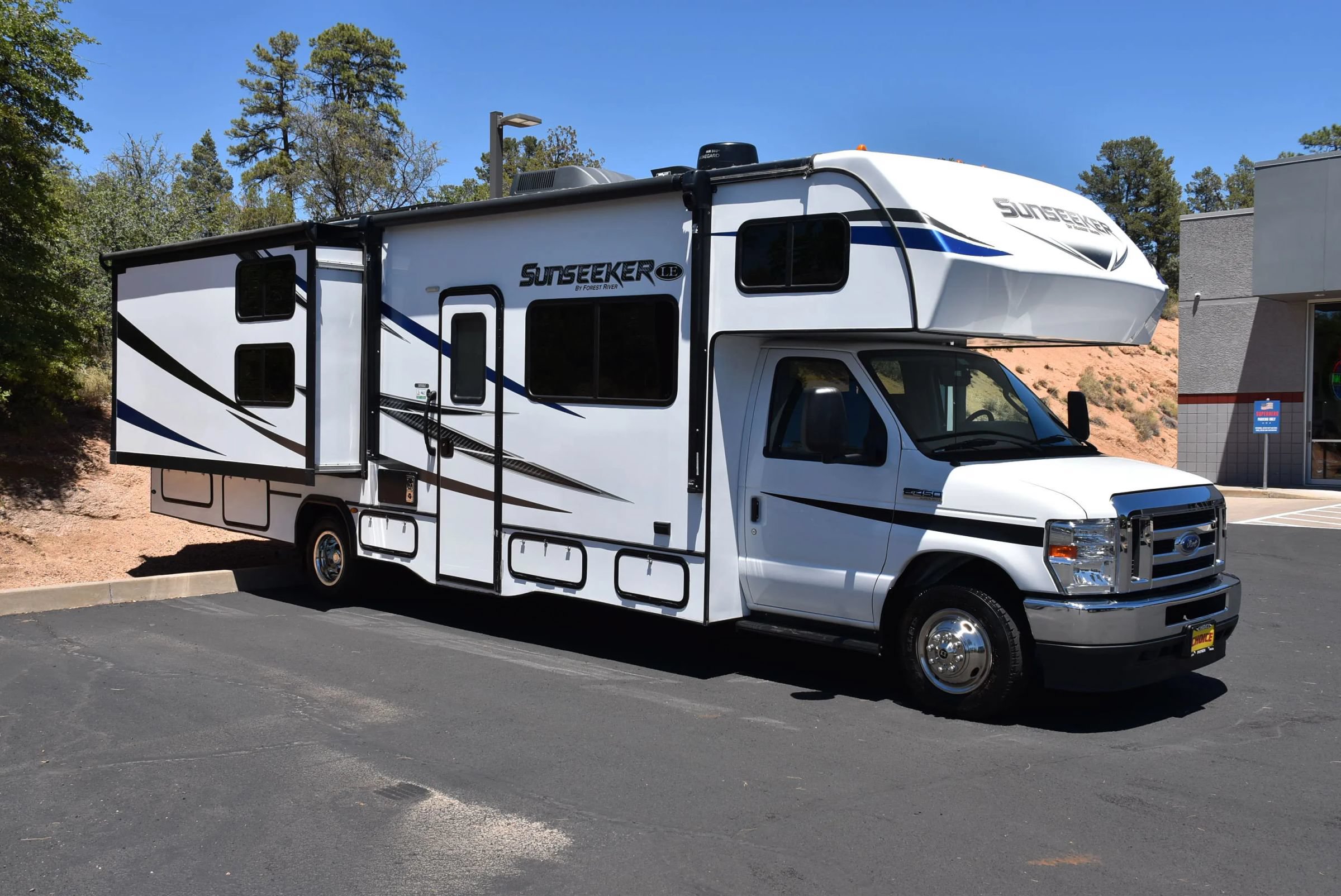 Used 2022 Ford E-450 and Econoline 450 Super Duty w/ Motorhome Prep Package RWD image 56