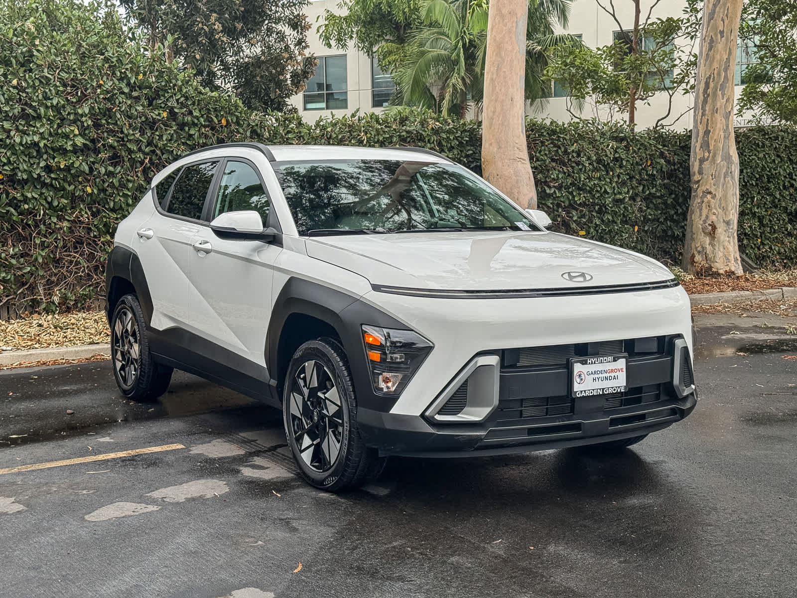 Used 2025 Hyundai Kona SEL AWD/4WD image 3