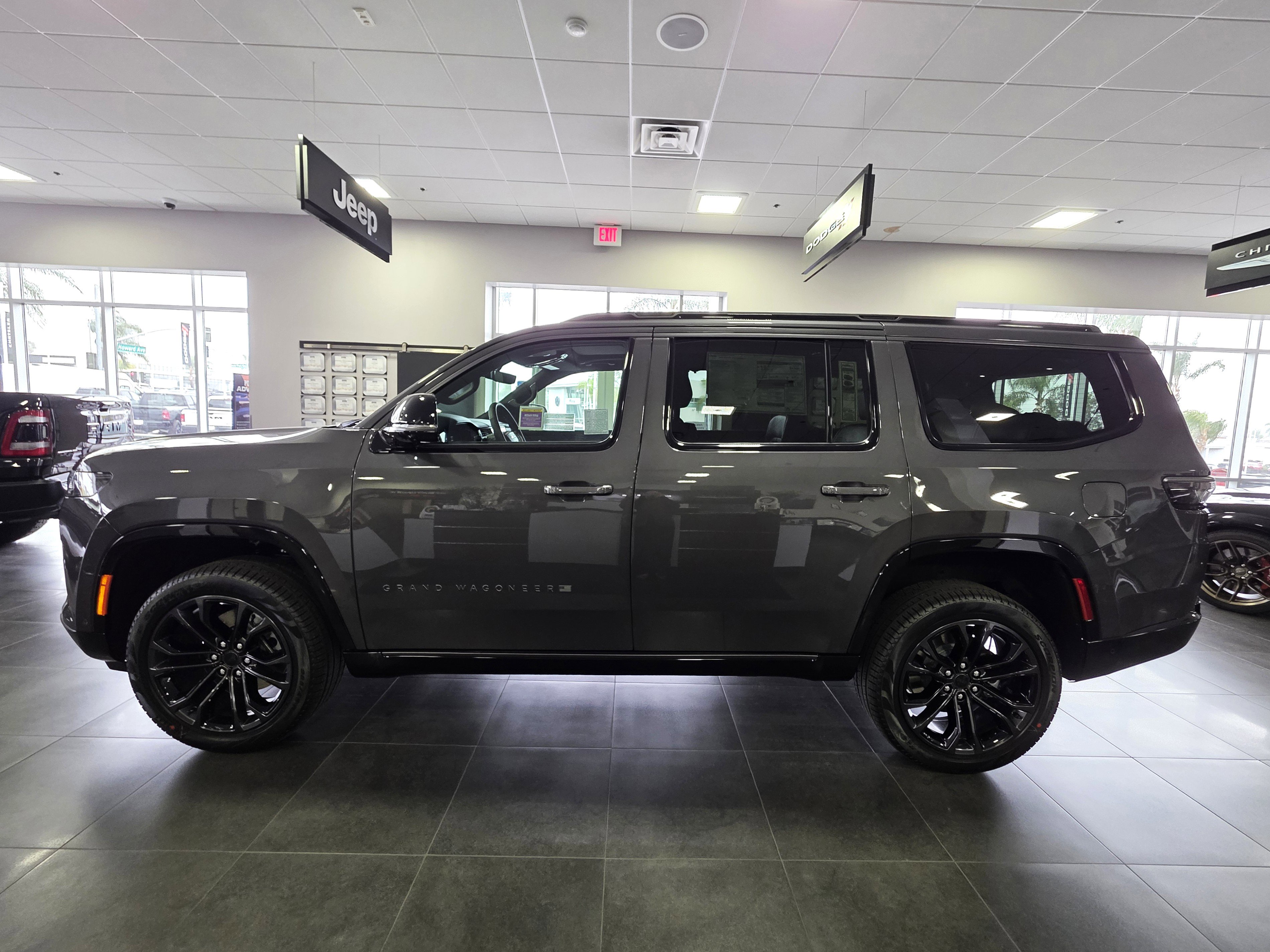 New 2026 Jeep Grand Wagoneer Summit image 2
