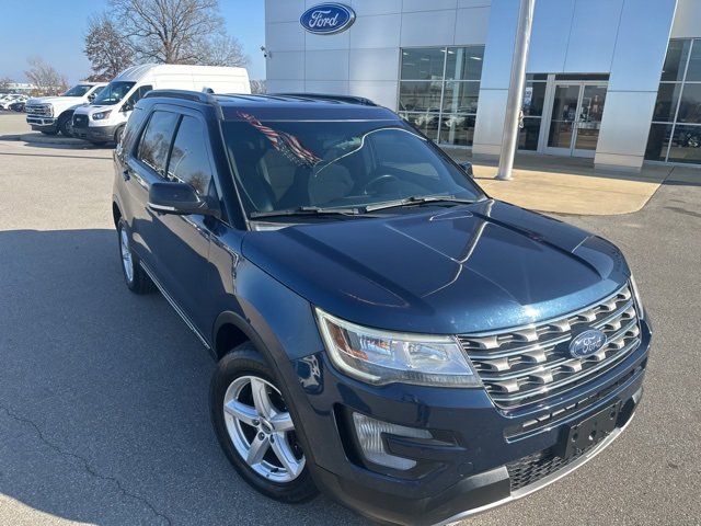 Used 2017 Ford Explorer XLT image 6