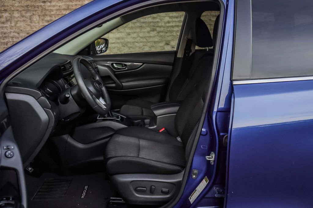 Used 2017 Nissan Rogue SV w/ SV Premium Package image 24