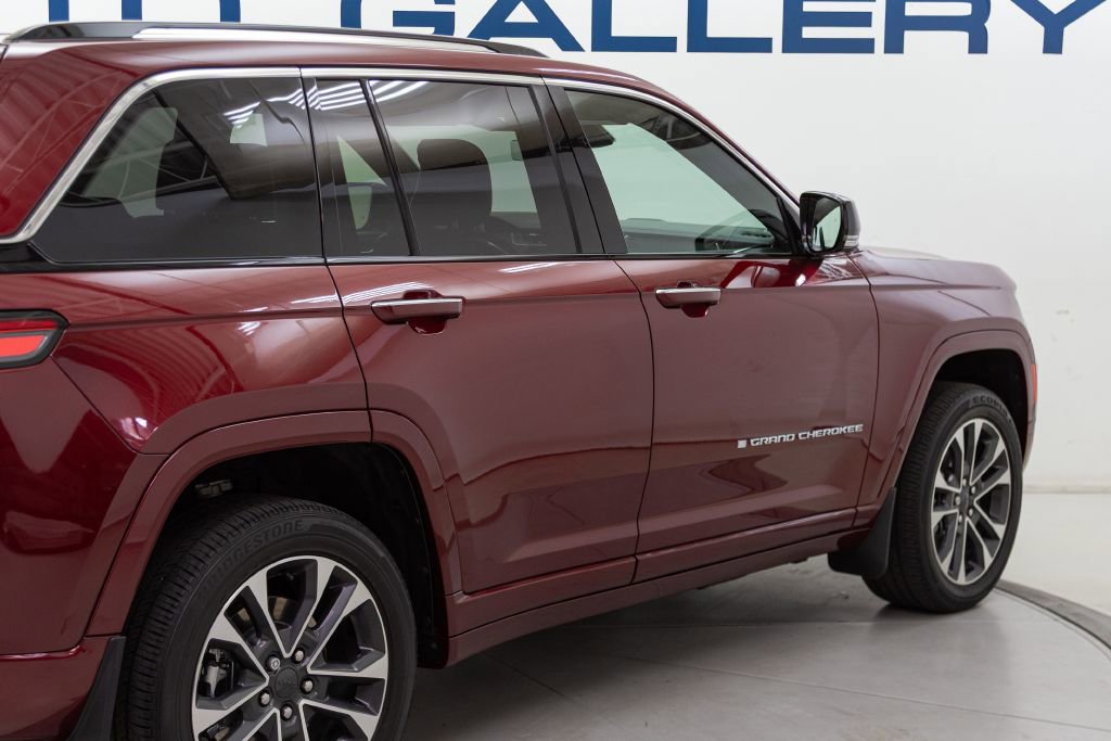 Used 2023 Jeep Grand Cherokee Overland w/ Advanced Protech Group III image 17