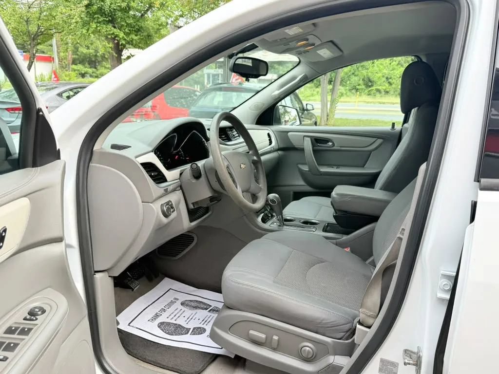Used 2017 Chevrolet Traverse LS AWD/4WD image 9