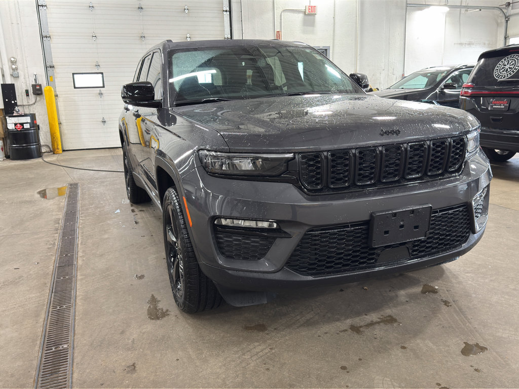 Used 2024 Jeep Grand Cherokee Limited w/ Black Appearance Package image 3