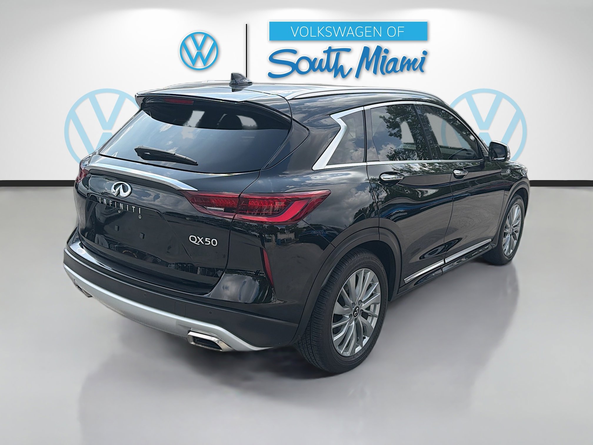 Used 2024 INFINITI QX50 Luxe w/ Accent Package FWD image 7