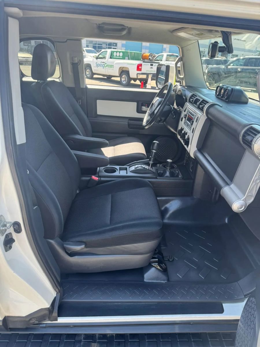Used 2012 Toyota FJ Cruiser 4WD w/ Upgrade Pkg image 16