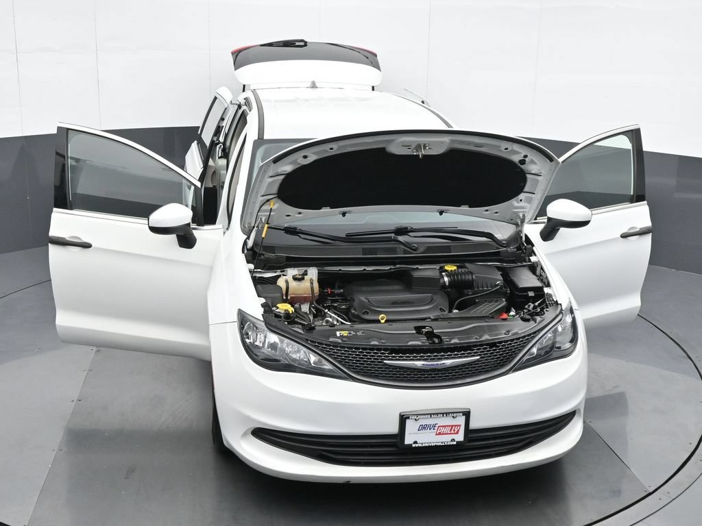 Used 2020 Chrysler Voyager L FWD image 35