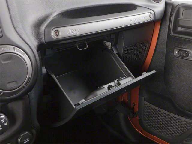 Used 2012 Jeep Wrangler Sahara w/ Connectivity Group AWD/4WD image 11