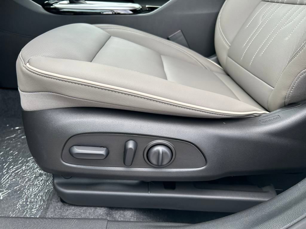 Used 2025 Buick Envista Avenir image 16
