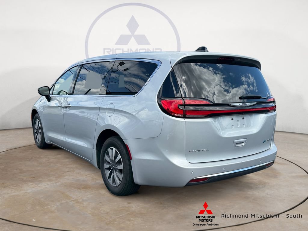 Used 2024 Chrysler Pacifica Limited FWD image 5