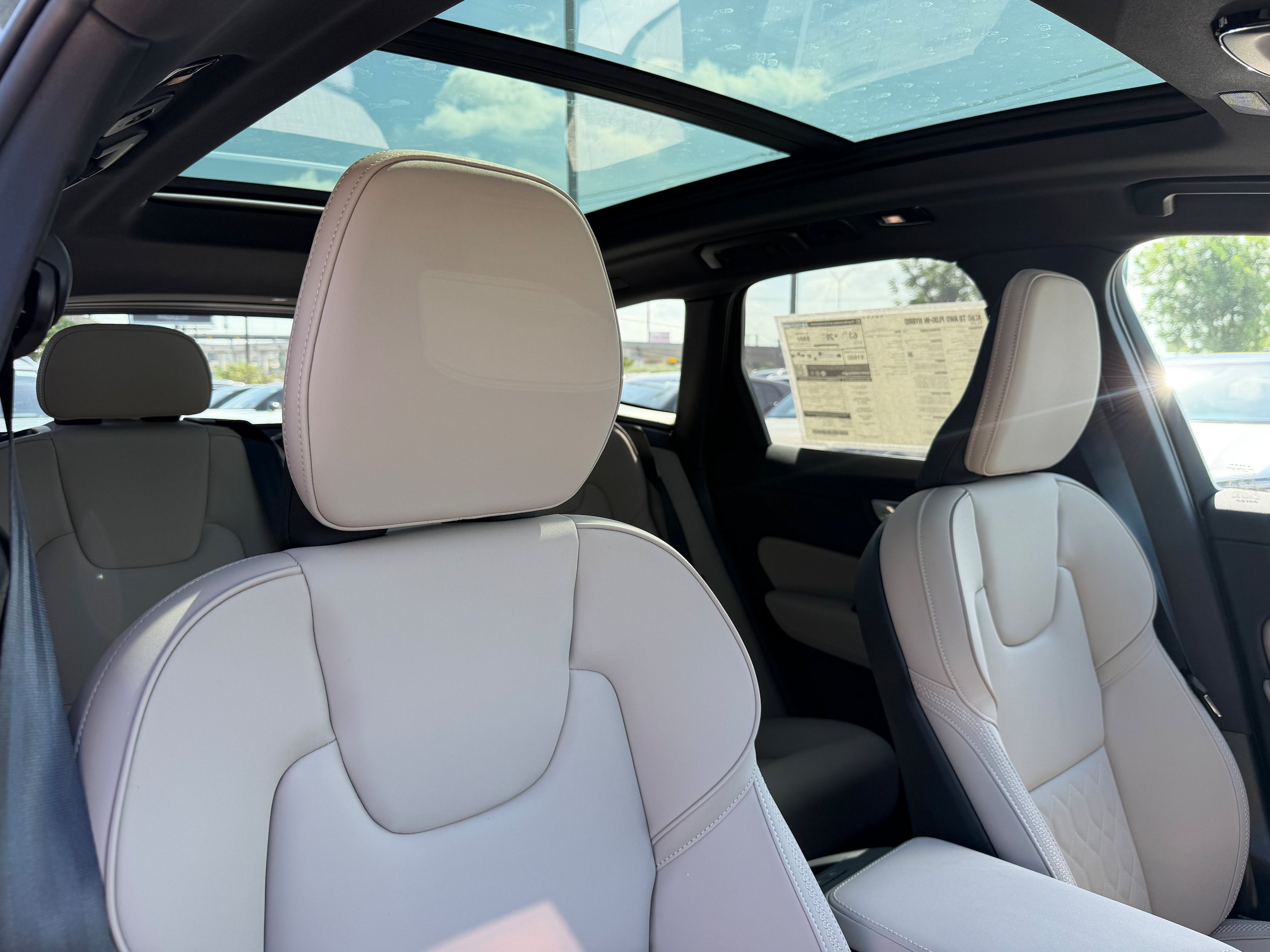 New 2026 Volvo XC60 T8 Plus w/ Climate Package AWD/4WD image 9