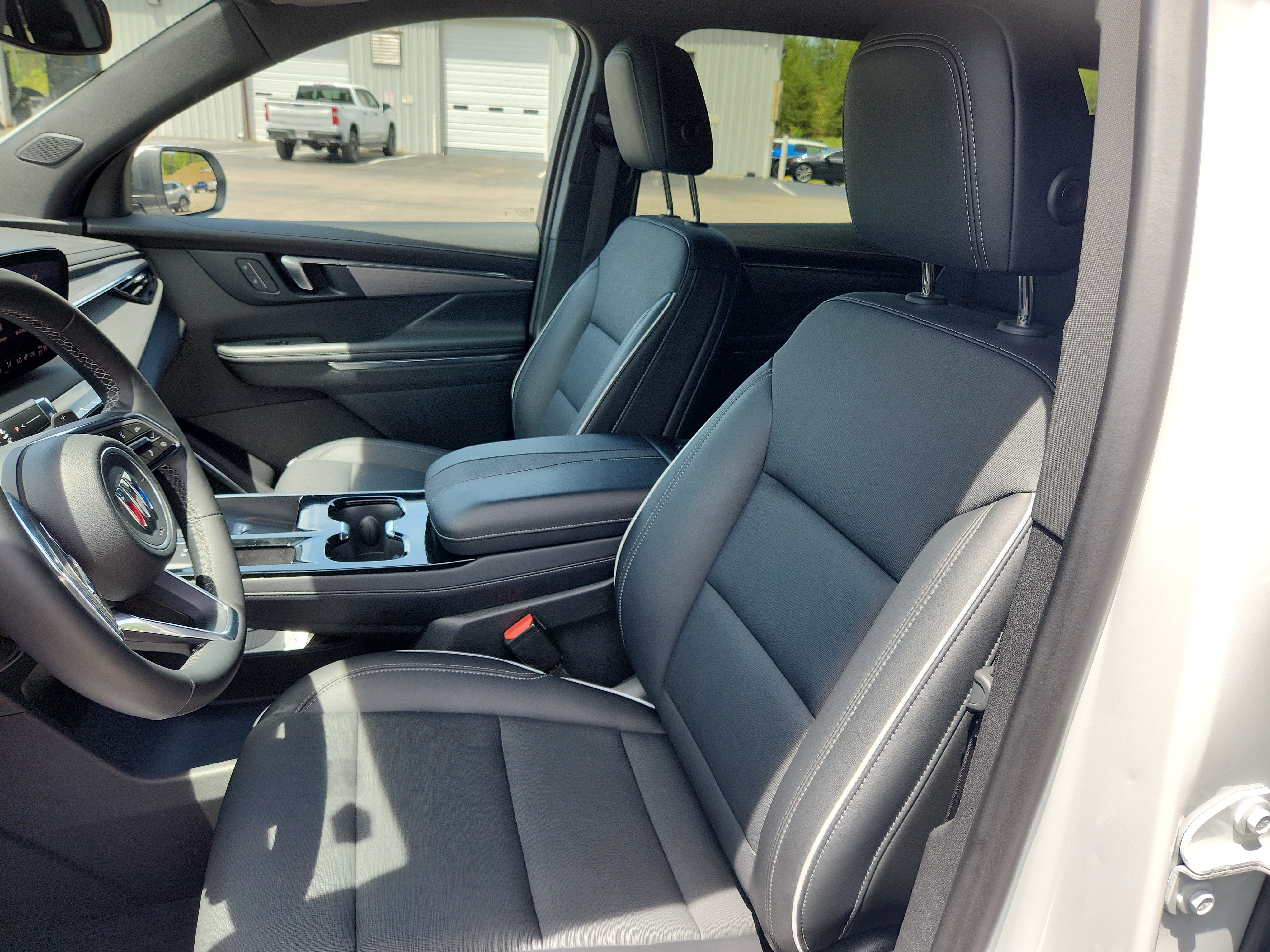 Used 2025 Buick Enclave Preferred FWD image 24