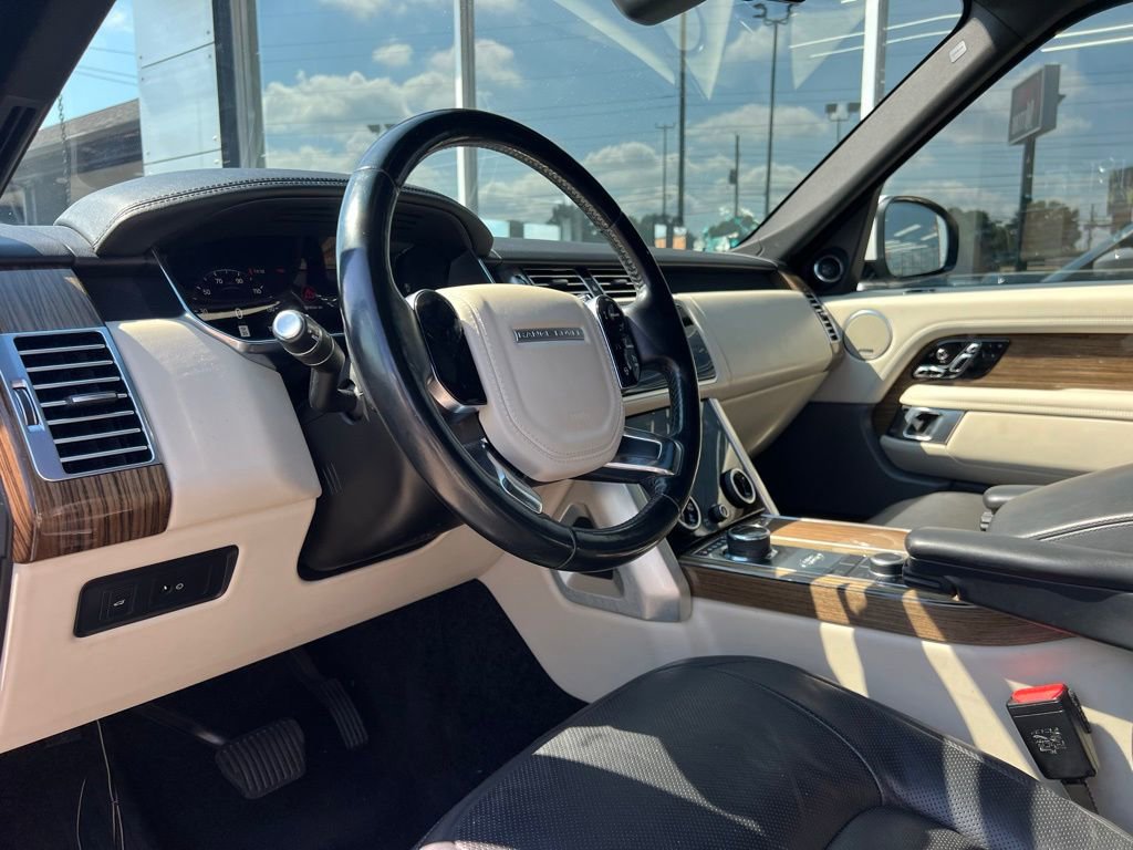 Used 2018 Land Rover Range Rover HSE image 2