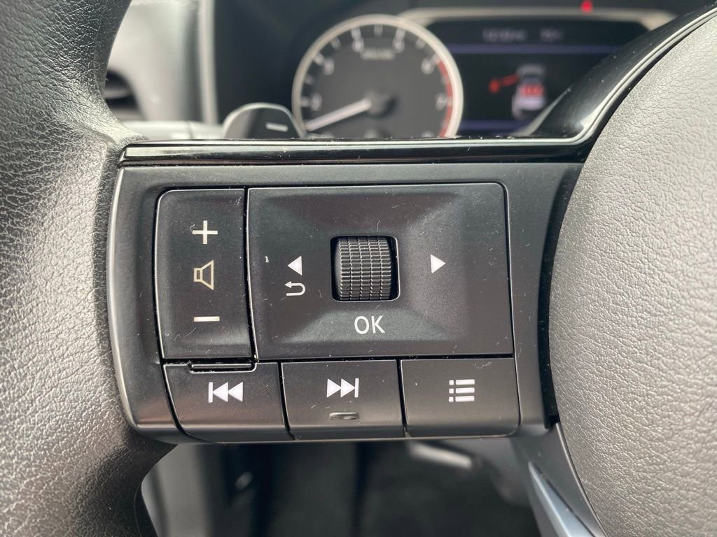 Used 2023 Nissan Rogue SV image 19