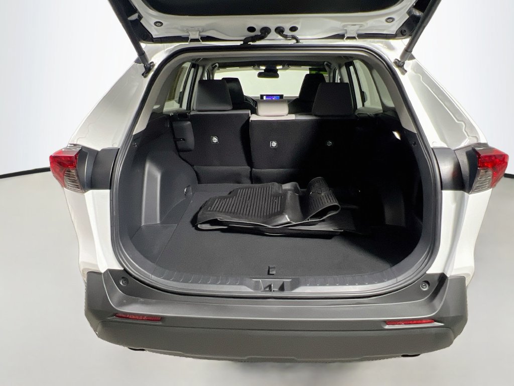 Used 2024 Toyota RAV4 XLE w/ Convenience Package FWD image 31