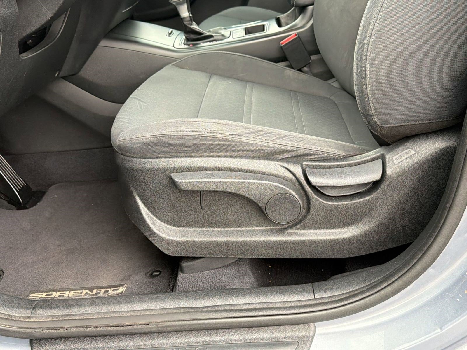 Used 2020 Kia Sorento L FWD image 13