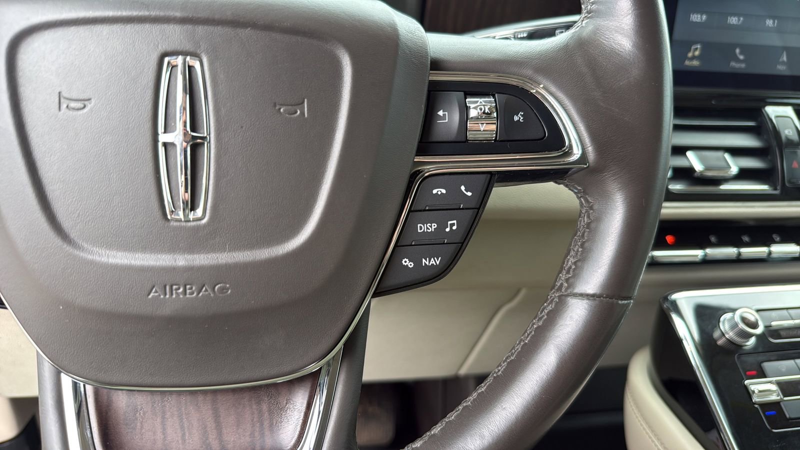 Used 2018 Lincoln Navigator Select AWD/4WD image 15