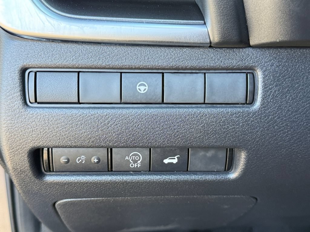 Used 2024 Nissan Rogue SV FWD image 19