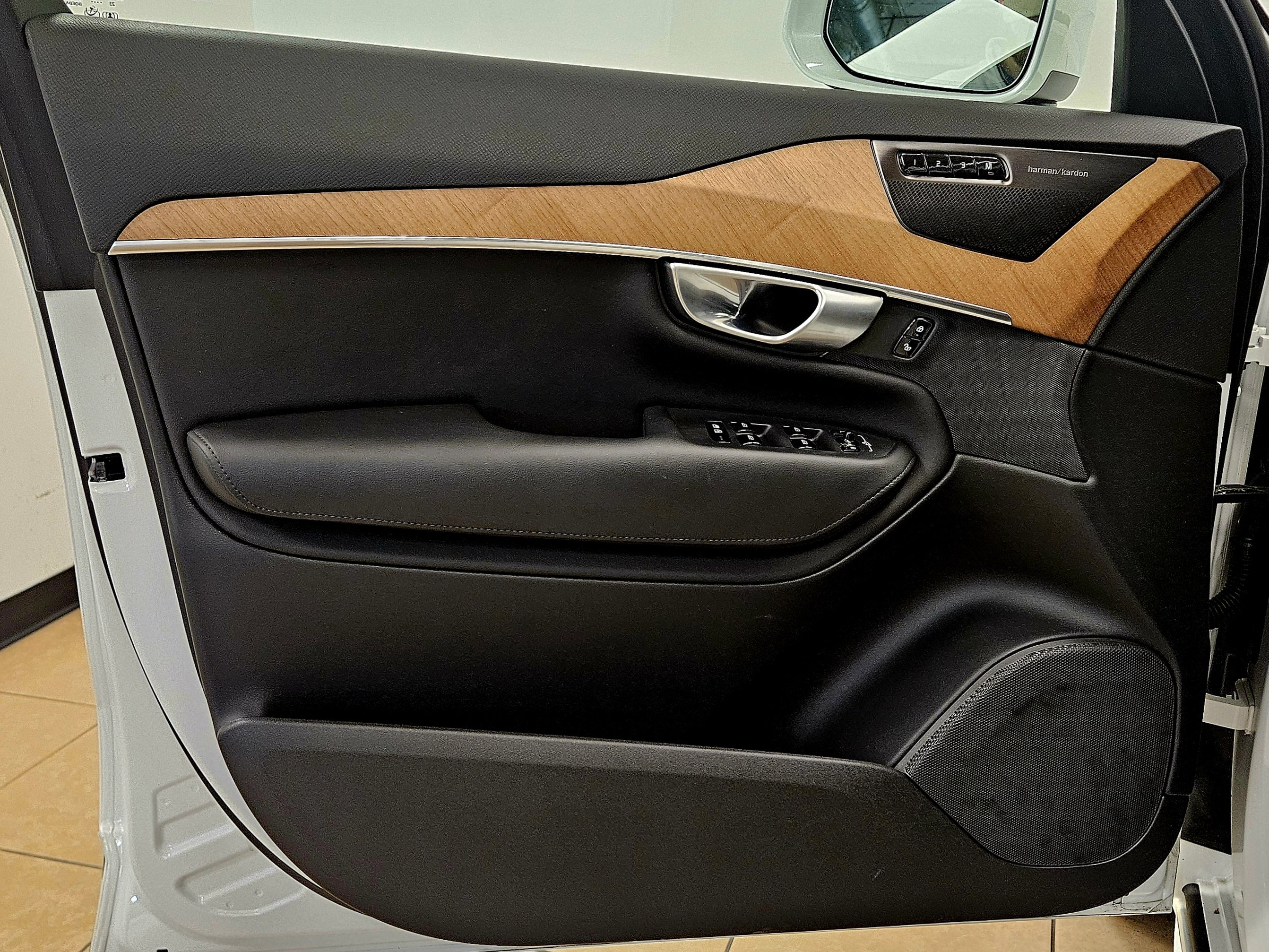 Used 2024 Volvo XC90 T8 Plus w/ Protection Package Premier image 12