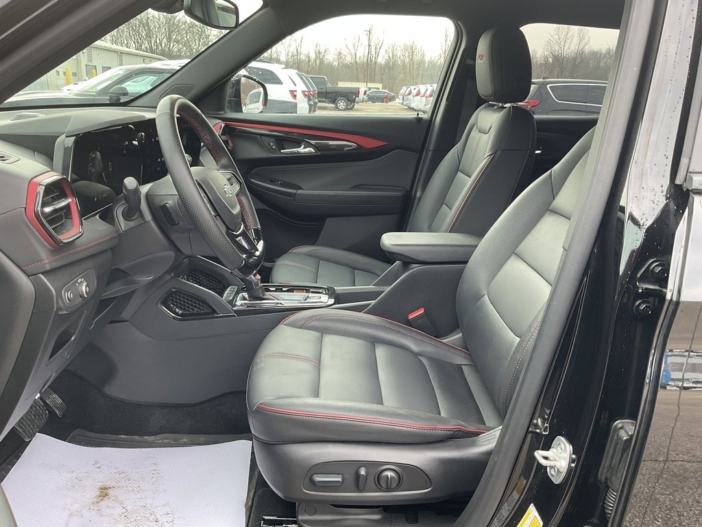Used 2025 Chevrolet TrailBlazer RS w/ Convenience Package image 8