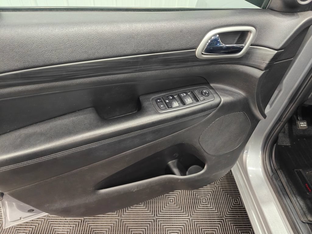 Used 2019 Jeep Grand Cherokee Altitude AWD/4WD image 55