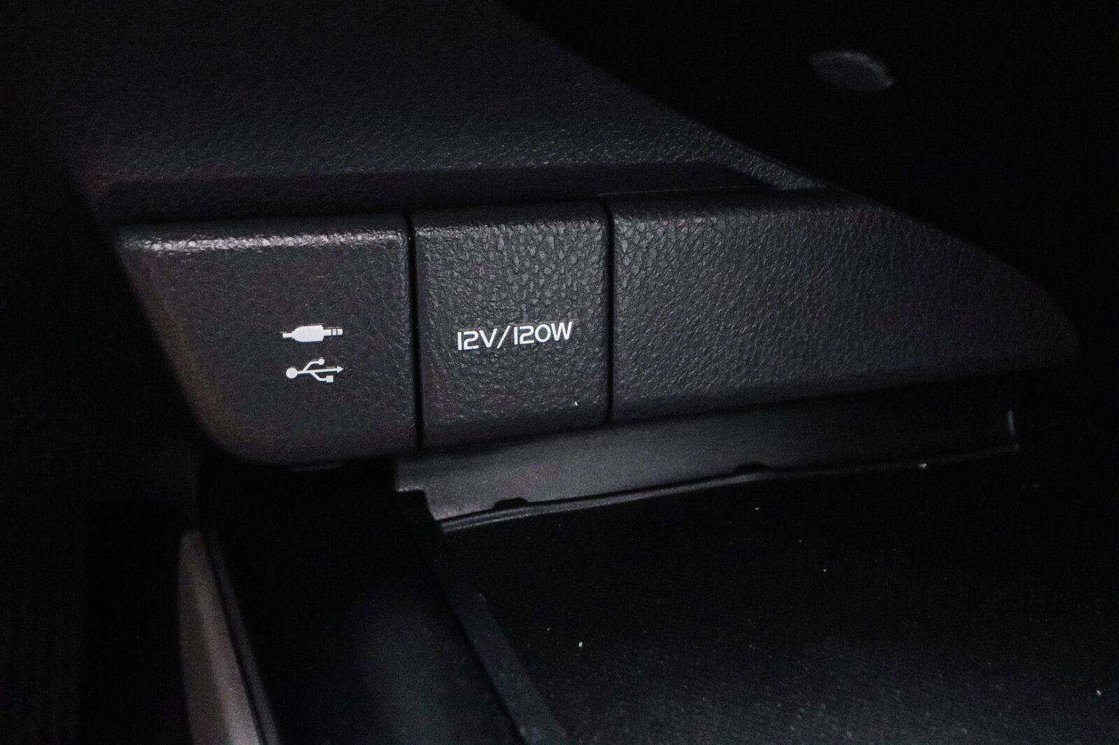 Used 2018 Toyota Camry XSE FWD image 12