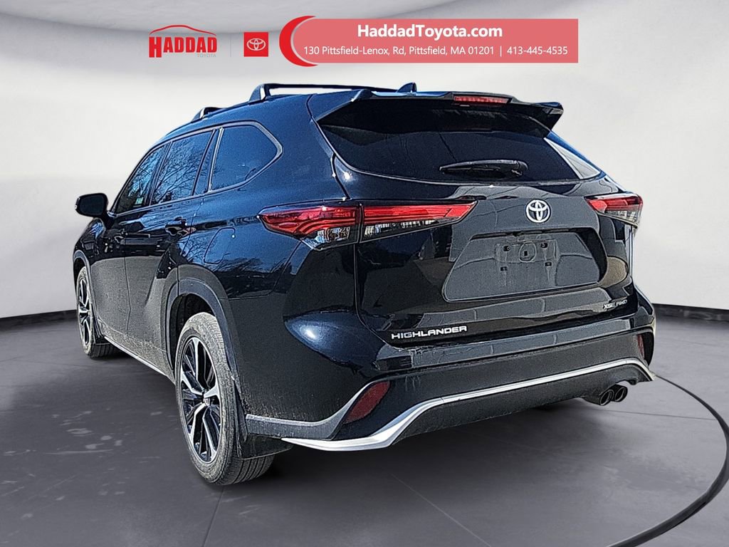 Used 2022 Toyota Highlander XSE image 3