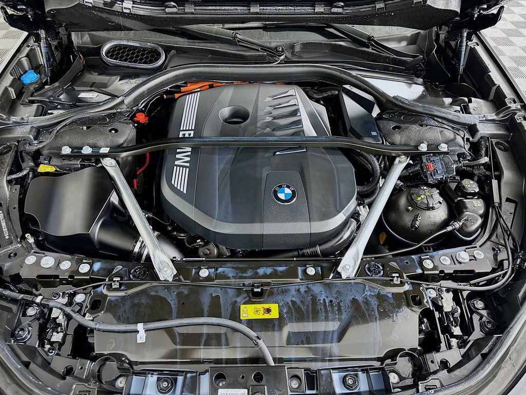 Used 2025 BMW 750e xDrive AWD/4WD image 30