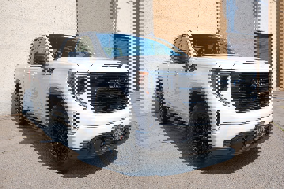 Used 2023 GMC Sierra 1500 Elevation image 3