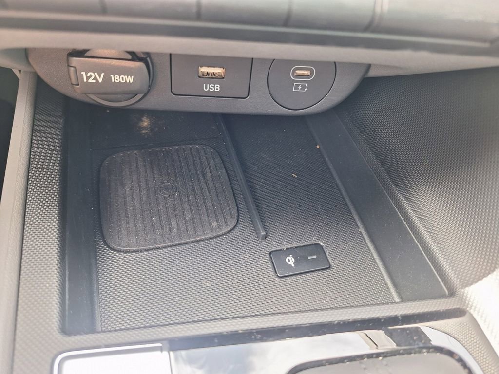 Used 2025 Hyundai Elantra SEL image 18