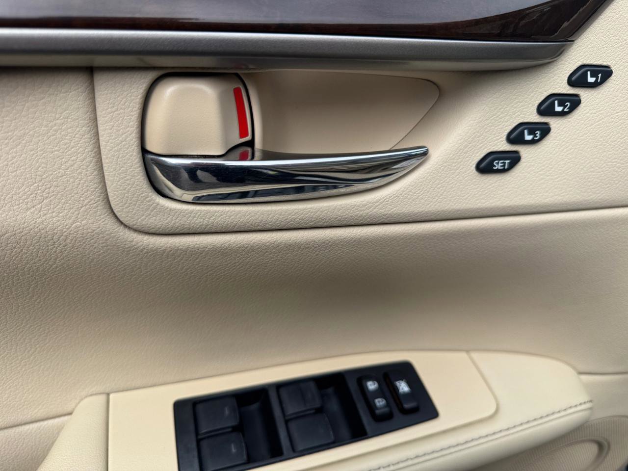 Used 2014 Lexus ES 350 w/ Luxury Package image 19